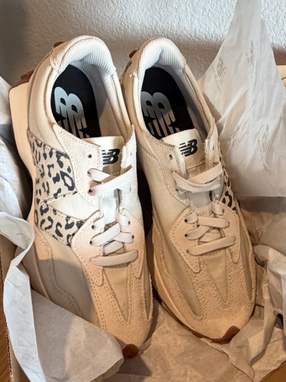 New Balance Exclusive 327 Sneakers
Linen/Sea Salt/Leopard - 9.5 - Picture 13 of 13